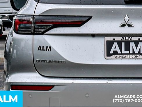Used 2025 Mitsubishi Outlander SE FWD image 13