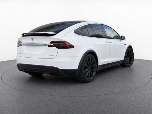 Used 2018 Tesla Model X 75D AWD/4WD image 3