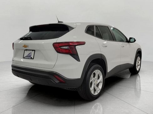 Used 2024 Chevrolet Trax LS w/ LS Convenience Package FWD image 19