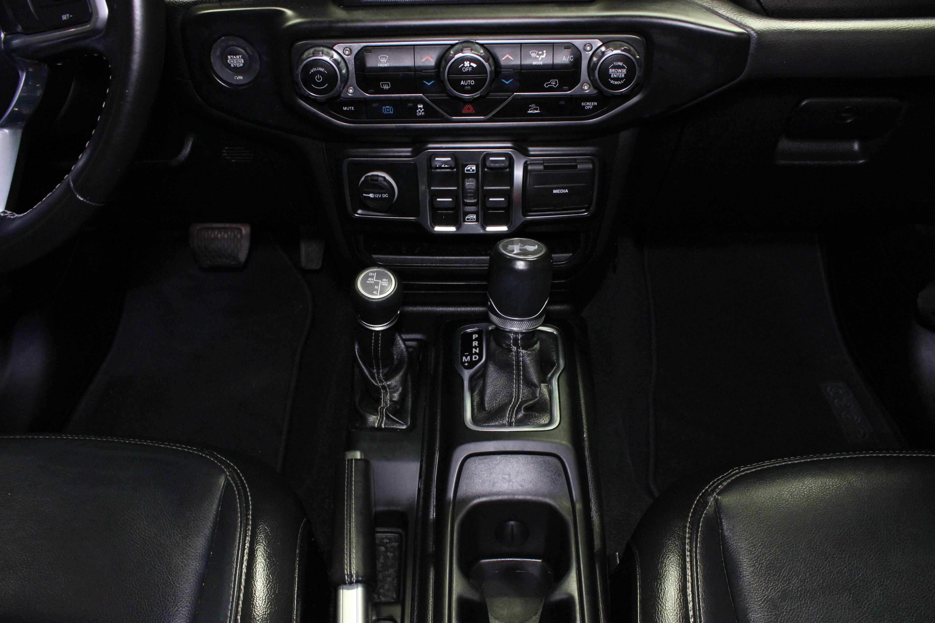Used 2022 Jeep Wrangler Unlimited Sahara AWD/4WD image 21