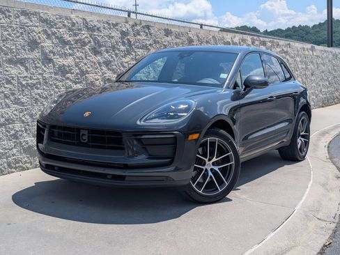Certified 2026 Porsche Macan AWD/4WD image 1