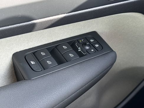 New 2026 Volvo XC40 B5 Plus w/ Protection Package Premier image 18