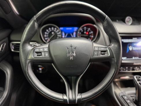 Used 2020 Maserati Levante AWD/4WD image 17