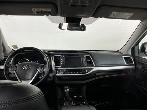 Used 2017 Toyota Highlander Plus AWD/4WD image 22