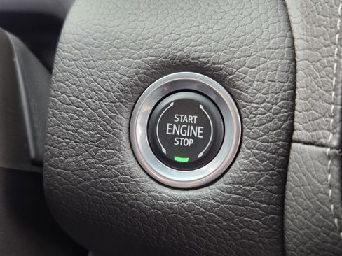 Used 2022 GMC Yukon XL Denali w/ Denali Premium Package image 23