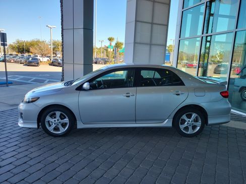 Used 2013 Toyota Corolla S image 3