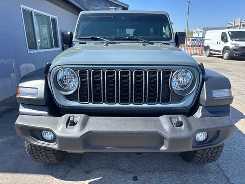 Used 2025 Jeep Wrangler Unlimited Sport AWD/4WD image 2