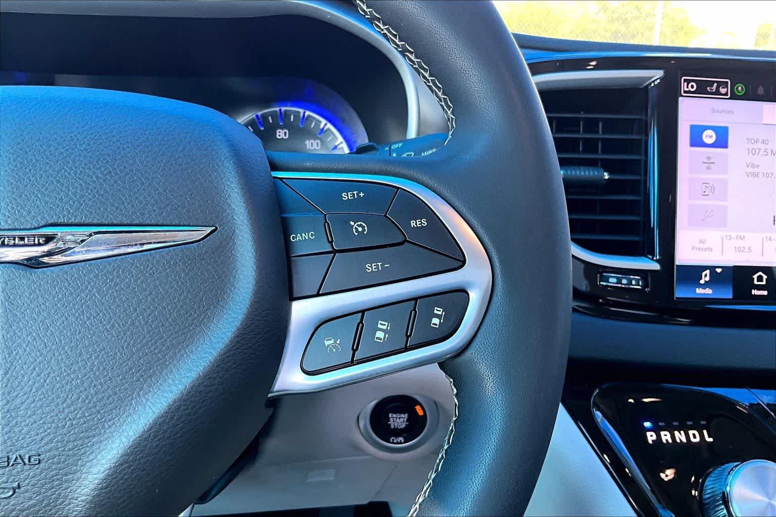 Used 2024 Chrysler Pacifica Touring-L FWD image 24