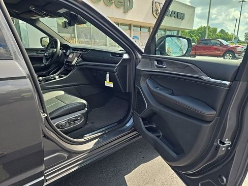 New 2025 Jeep Grand Cherokee L Overland w/ Advanced Protech Group III image 17