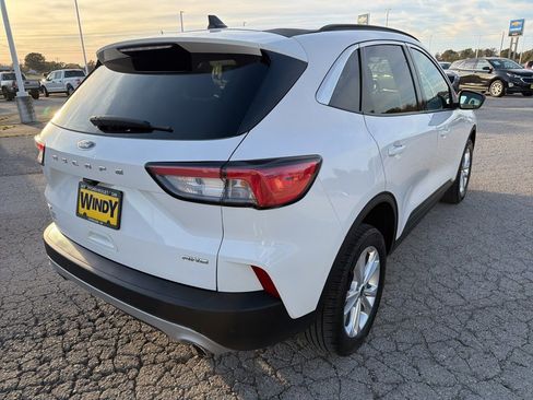 Used 2022 Ford Escape SE image 5