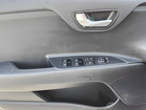 Used 2023 Kia Rio LX image 27