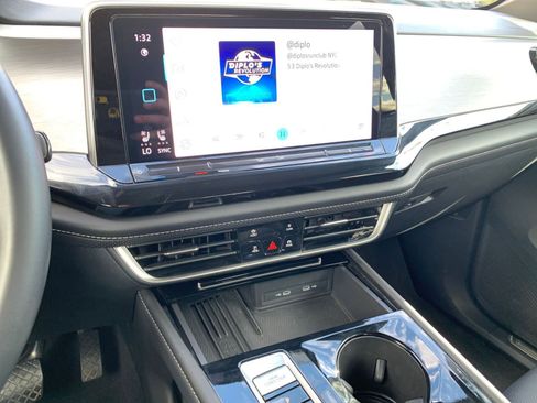 Used 2025 Volkswagen Atlas Cross Sport SE image 18