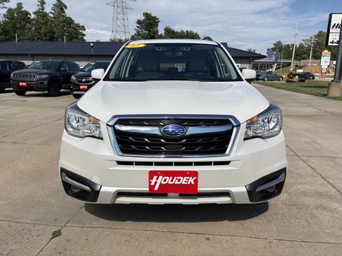 Used 2017 Subaru Forester 2.5i Premium AWD/4WD image 2