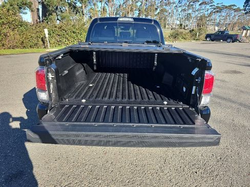 Used 2023 Toyota Tacoma TRD Sport image 6