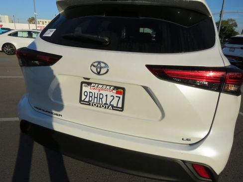 Certified 2022 Toyota Highlander LE image 12