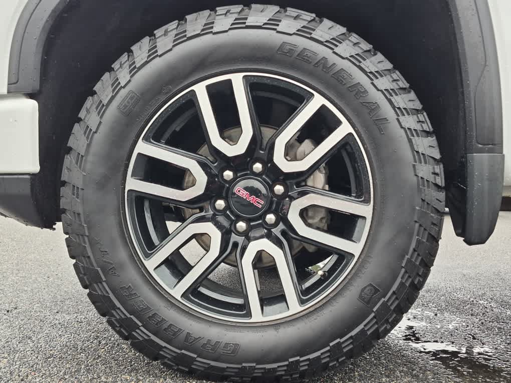Used 2023 GMC Sierra 1500 AT4 w/ Technology Package AWD/4WD image 9