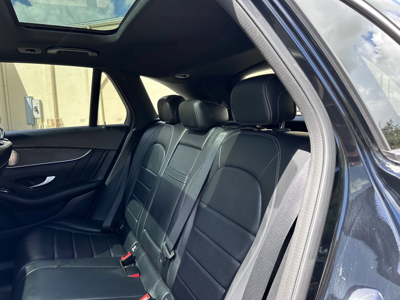 Used 2021 Mercedes-Benz GLC 300 4MATIC w/ AMG Line image 9