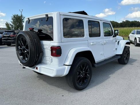 Used 2021 Jeep Wrangler Unlimited Sahara image 3