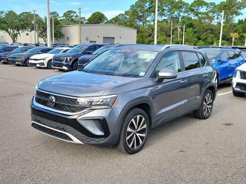 Used 2023 Volkswagen Taos SE AWD/4WD image 3