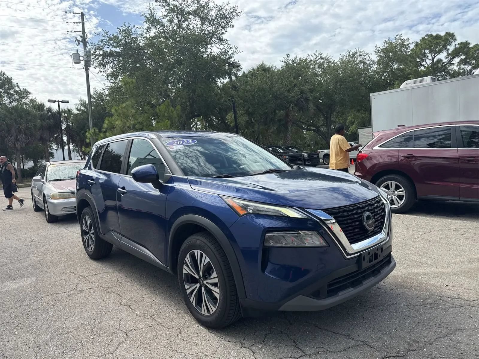 Used 2023 Nissan Rogue SV AWD/4WD image 2
