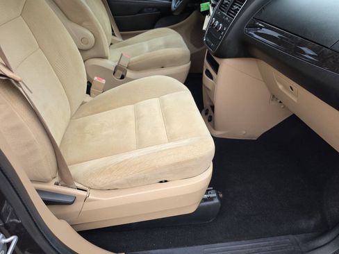 Used 2015 Dodge Grand Caravan American Value Package FWD image 26