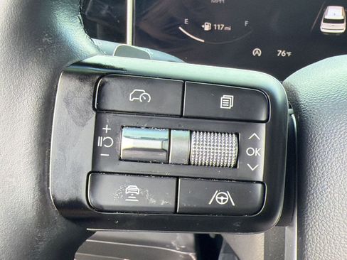 Used 2025 Hyundai Santa Fe Limited AWD/4WD image 17