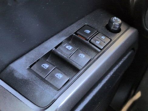 Used 2019 Toyota Tacoma SR5 RWD image 21