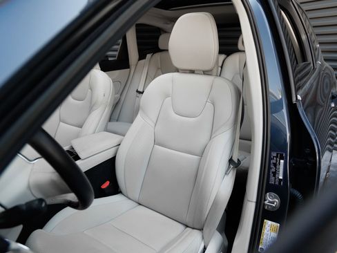 Used 2023 Volvo XC60 B5 Ultimate w/ Protection Package Premier FWD image 5