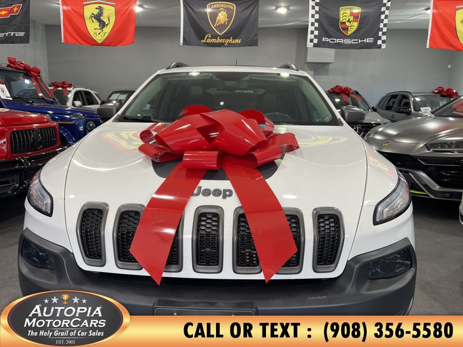 Used 2018 Jeep Cherokee Trailhawk AWD/4WD image 9