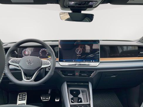 New 2026 Volkswagen Tiguan SEL R-Line AWD/4WD image 17
