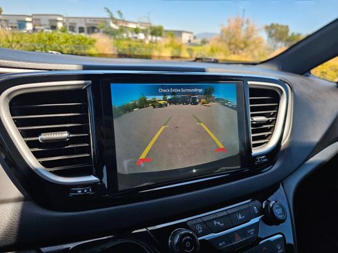 Used 2025 Chrysler Pacifica Select FWD image 35