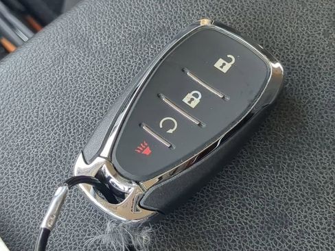 Used 2025 Chevrolet Trax LT w/ LT Convenience Package image 28