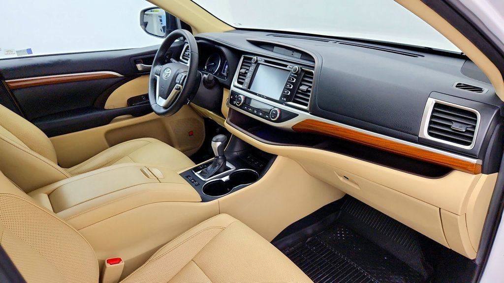 Used 2019 Toyota Highlander Limited AWD/4WD image 26