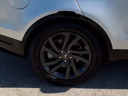 Used 2022 Land Rover Discovery S R-Dynamic image 4