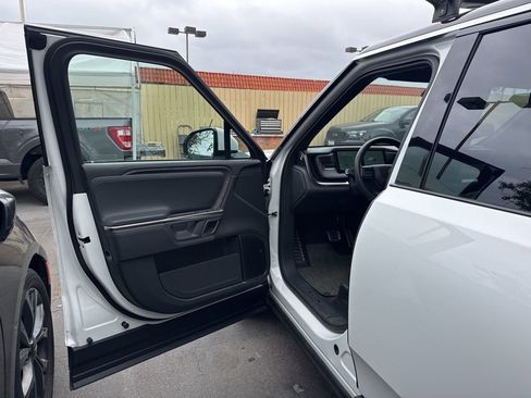 Used 2024 Rivian R1S Adventure AWD/4WD image 4