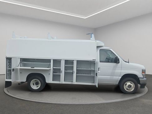 Used 2024 Ford E-450 and Econoline 450 Super Duty w/ Power Windows & Locks Group RWD image 7