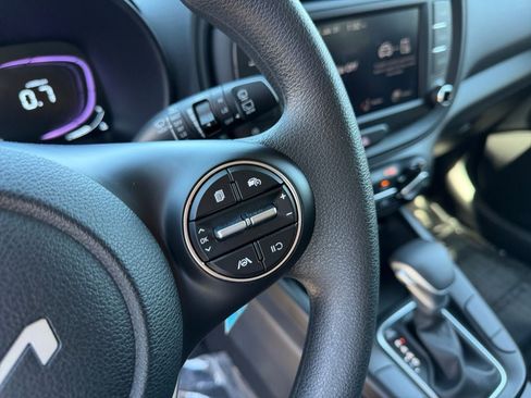 Used 2025 Kia Soul LX FWD image 16