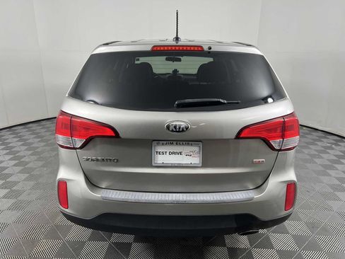 Used 2014 Kia Sorento LX image 17