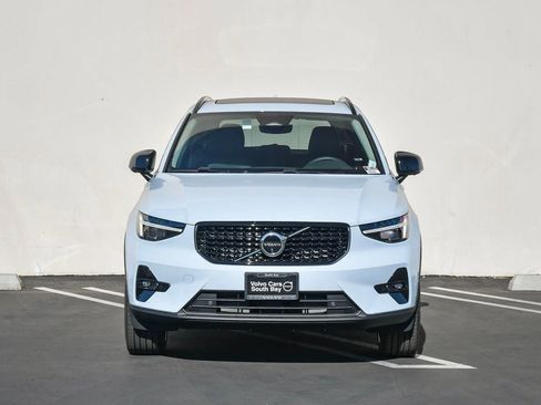 Certified 2025 Volvo XC40 B5 Ultra w/ Climate Package image 2