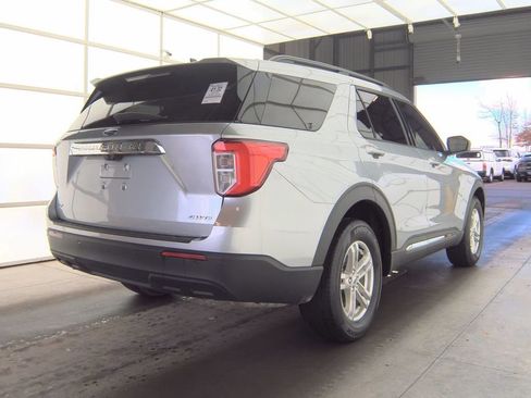 Used 2022 Ford Explorer XLT image 6