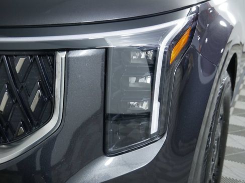 Used 2026 Kia Carnival FWD image 15