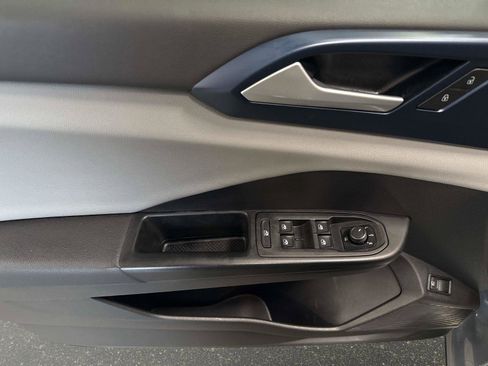 Certified 2022 Volkswagen Taos SE w/ IQ.Drive SE Package image 19