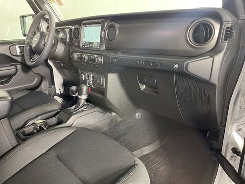 Used 2023 Jeep Wrangler Unlimited w/ Sun & Screen Package image 33