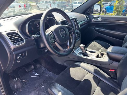 Used 2018 Jeep Grand Cherokee Altitude AWD/4WD image 14