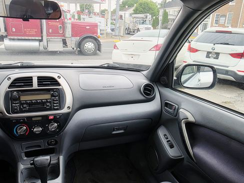 Used 2002 Toyota RAV4 4WD image 19