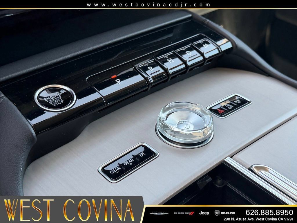 Used 2025 Lincoln Navigator Reserve AWD/4WD image 27