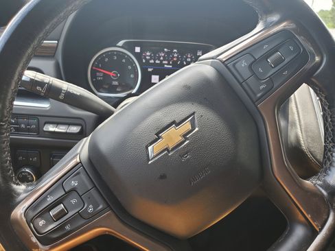 Used 2021 Chevrolet Suburban High Country w/ Premium Package AWD/4WD image 2