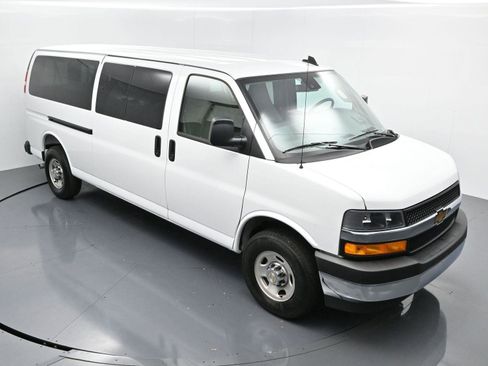 Used 2025 Chevrolet Express 3500 LT w/ LT Preferred Equipment Group image 34