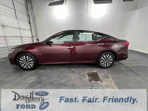 Used 2025 Nissan Altima 2.5 SV image 4
