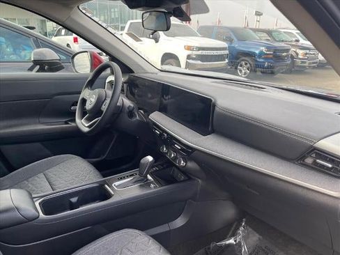 Used 2025 Nissan Kicks SV w/ Illumination Package image 20